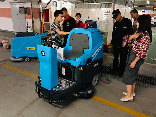  鼎潔盛世洗地機(jī)助力小區(qū)停車場，零差評57