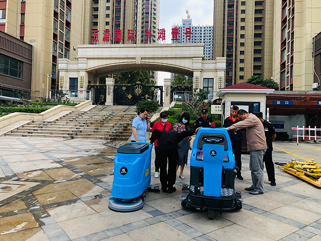  鼎潔盛世洗地機(jī)助力小區(qū)停車場，零差評57